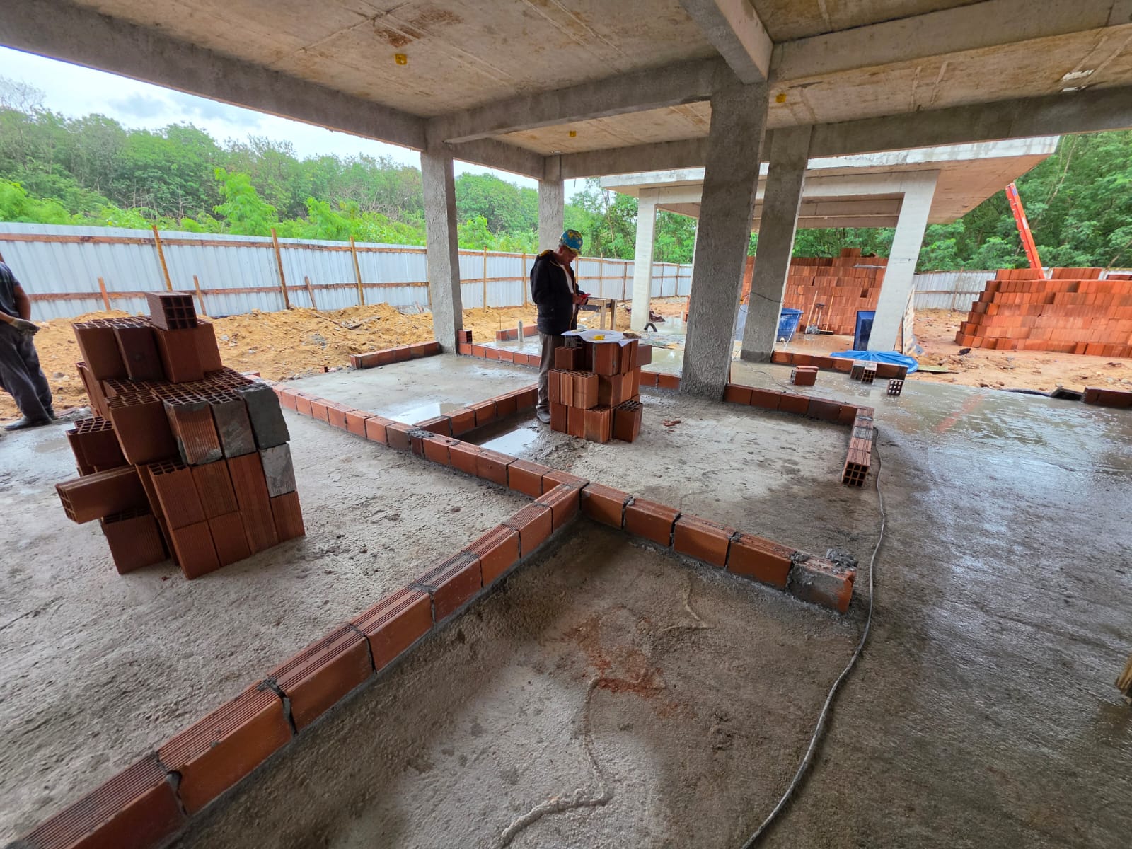 Ambientes em construção na obra Carvalho Hosken e Cyrela